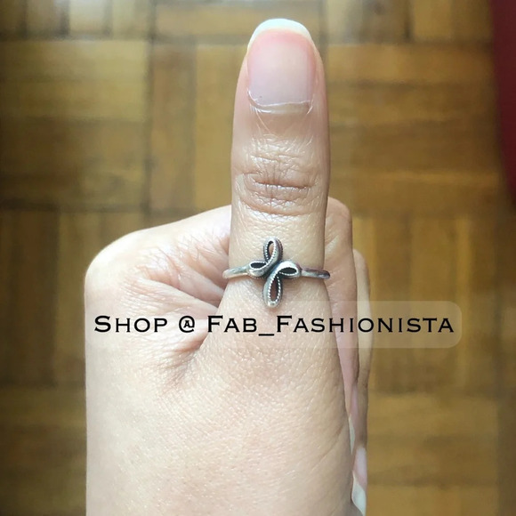 James Avery petite cross ring retired size 5.25 - Picture 3 of 8